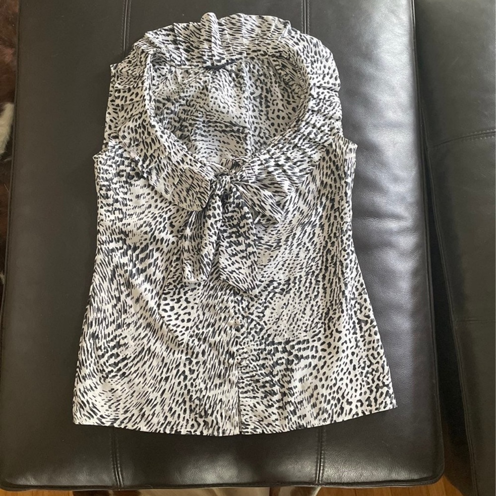 Banana Republic Black and White Patterned tie front Blouse XS